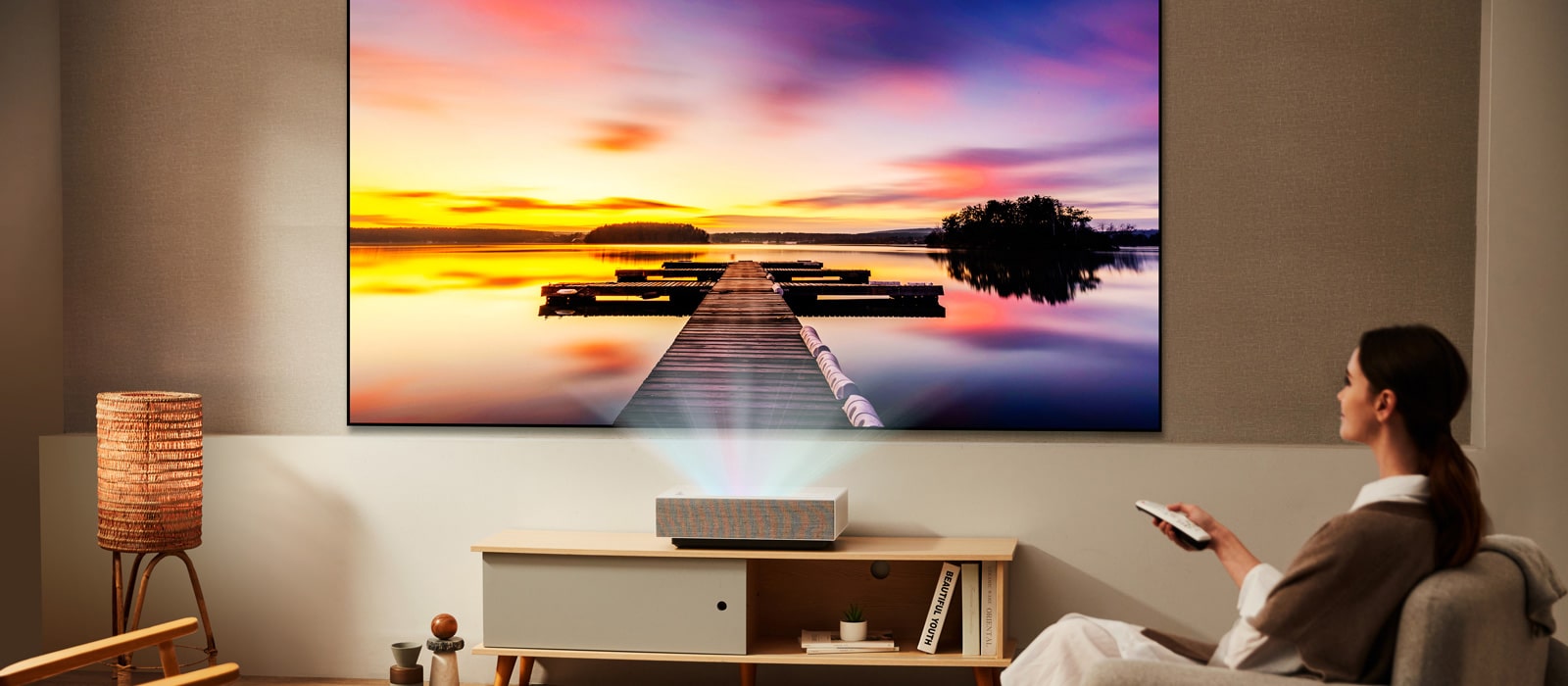 LG HU715Q - The New Ultra Short Throw Projector From LG